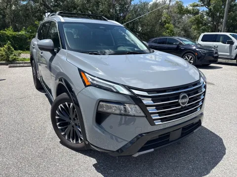 More photos of 2024 Nissan Rogue Platinum at Evo Motors, FL
