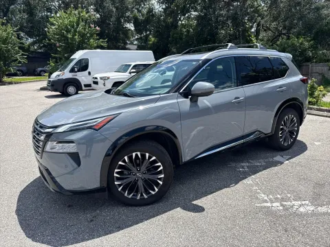 More photos of 2024 Nissan Rogue Platinum at Evo Motors, FL