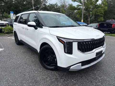 More photos of 2025 Kia Carnival LXS at Evo Motors, FL