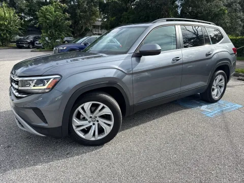 Another view of 2023 Volkswagen Atlas 2.0T SE w/Technology & PANORAMIC SUNROOF for sale in Seffner, FL at Evo Motors