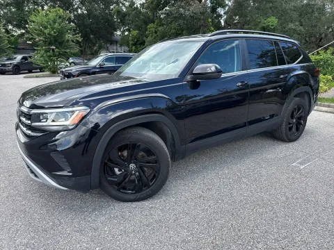 Another view of 2023 Volkswagen Atlas 2.0T SE w/Technology & BLACK WHEEL PACKAGE for sale in Seffner, FL at Evo Motors