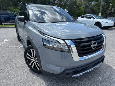 More photos of 2023 Nissan Pathfinder Platinum at Evo Motors, FL