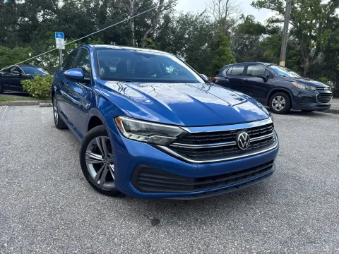 More photos of 2022 Volkswagen Jetta SE at Evo Motors, FL