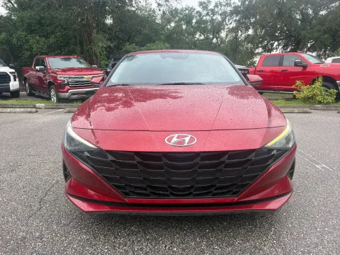 More photos of 2023 Hyundai Elantra SEL at Evo Motors, FL