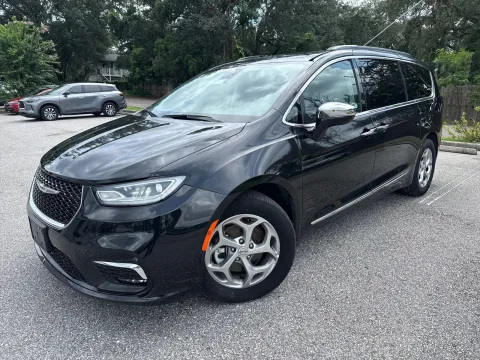 Photos of 2023 Chrysler Pacifica Limited for sale in Seffner, FL at Evo Motors