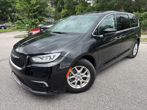 Photos of 2023 Chrysler Pacifica Touring L for sale in Seffner, FL at Evo Motors
