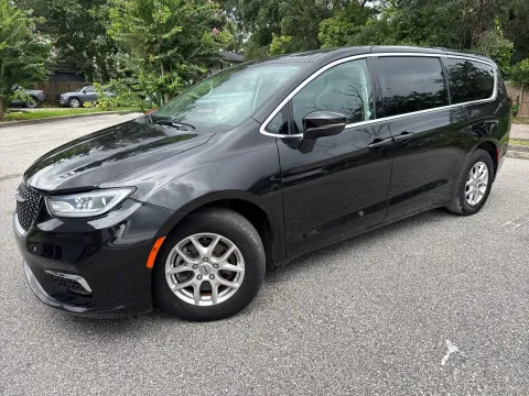 Another view of 2023 Chrysler Pacifica Touring L for sale in Seffner, FL at Evo Motors
