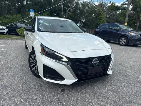 More photos of 2024 Nissan Altima 2.5 SV at Evo Motors, FL