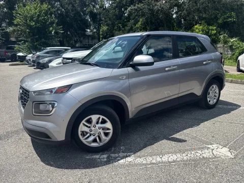 More photos of 2023 Hyundai Venue SE at Evo Motors, FL