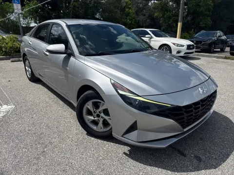 More photos of 2022 Hyundai Elantra SE at Evo Motors, FL