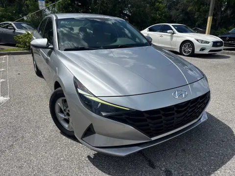 More photos of 2022 Hyundai Elantra SE at Evo Motors, FL
