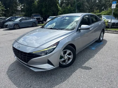 Photos of 2022 Hyundai Elantra SE for sale in Seffner, FL at Evo Motors