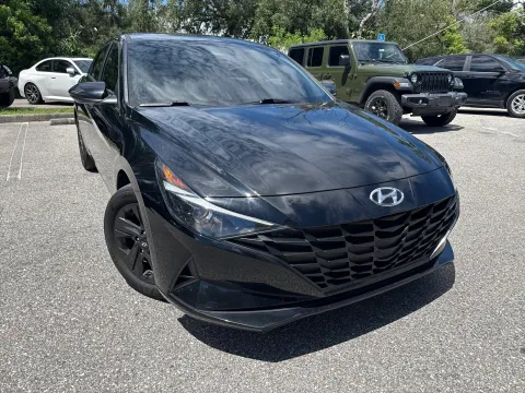 More photos of 2023 Hyundai Elantra SEL at Evo Motors, FL