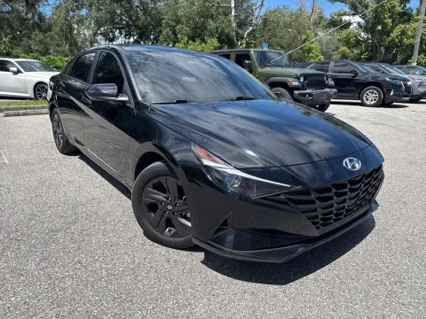 More photos of 2023 Hyundai Elantra SEL at Evo Motors, FL