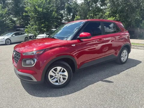 More photos of 2022 Hyundai Venue SE at Evo Motors, FL