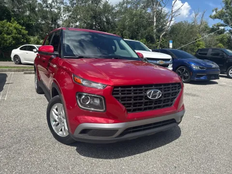 More photos of 2022 Hyundai Venue SE at Evo Motors, FL
