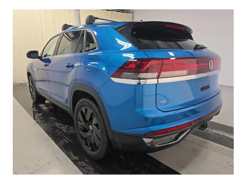 More photos of 2024 Volkswagen Atlas Cross Sport 2.0T SE w/Technology at Evo Motors, FL