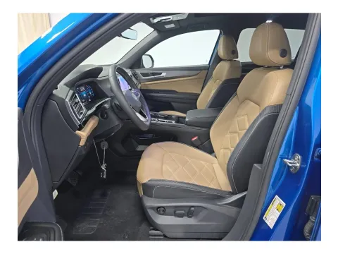 More photos of 2024 Volkswagen Atlas Cross Sport 2.0T SE w/Technology at Evo Motors, FL