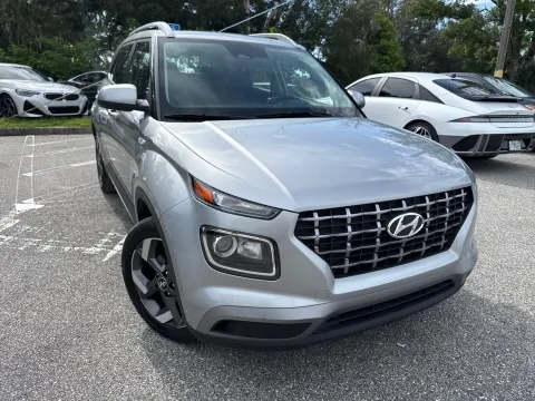More photos of 2025 Hyundai Venue SEL at Evo Motors, FL