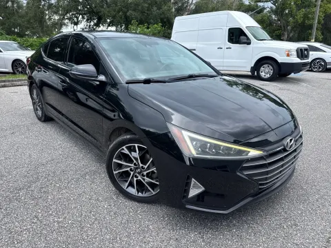 More photos of 2019 Hyundai Elantra Limited at Evo Motors, FL