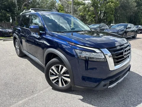 More photos of 2023 Nissan Pathfinder SL at Evo Motors, FL