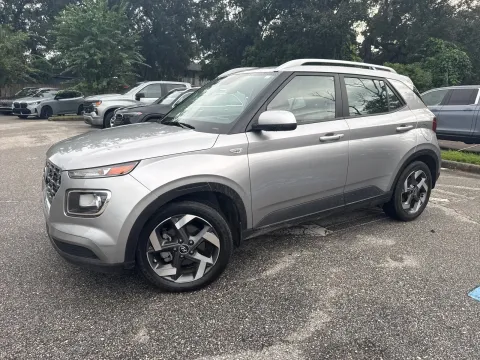 More photos of 2024 Hyundai Venue SEL at Evo Motors, FL
