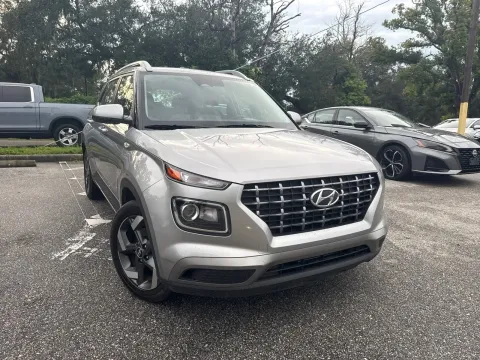 More photos of 2024 Hyundai Venue SEL at Evo Motors, FL