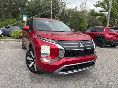 More photos of 2025 Mitsubishi Outlander SE at Evo Motors, FL