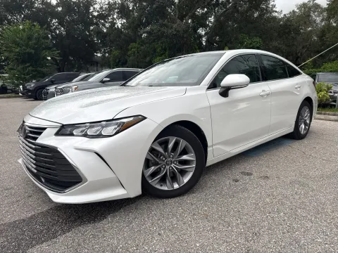 Another view of 2019 Toyota Avalon XLE V6 for sale in Seffner, FL at Evo Motors