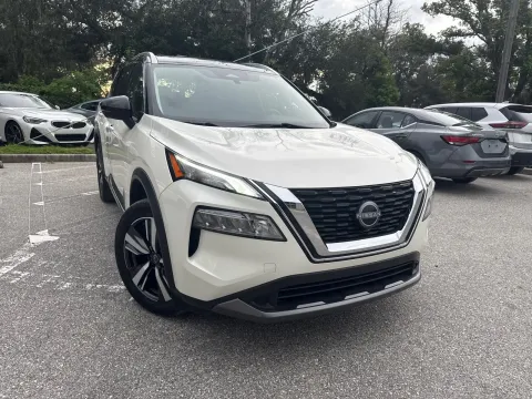 More photos of 2023 Nissan Rogue SL at Evo Motors, FL