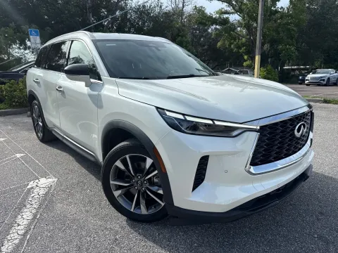 More photos of 2023 INFINITI QX60 LUXE at Evo Motors, FL
