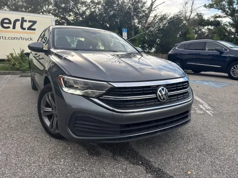 More photos of 2022 Volkswagen Jetta SE at Evo Motors, FL