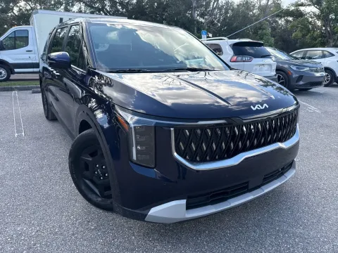 More photos of 2025 Kia Carnival LXS at Evo Motors, FL