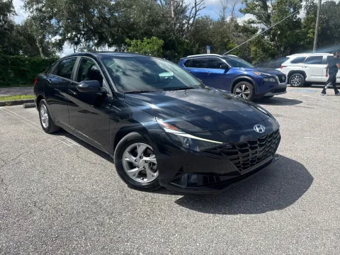 More photos of 2023 Hyundai Elantra SE at Evo Motors, FL
