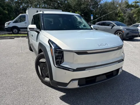 More photos of 2026 Kia EV9 Light Long Range at Evo Motors, FL