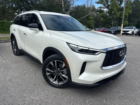 More photos of 2023 INFINITI QX60 LUXE at Evo Motors, FL