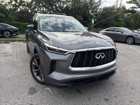 More photos of 2023 INFINITI QX60 LUXE at Evo Motors, FL