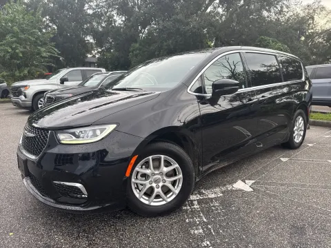 Another view of 2025 Chrysler Pacifica Select for sale in Seffner, FL at Evo Motors