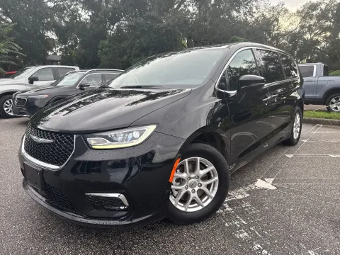 Photos of 2025 Chrysler Pacifica Select for sale in Seffner, FL at Evo Motors