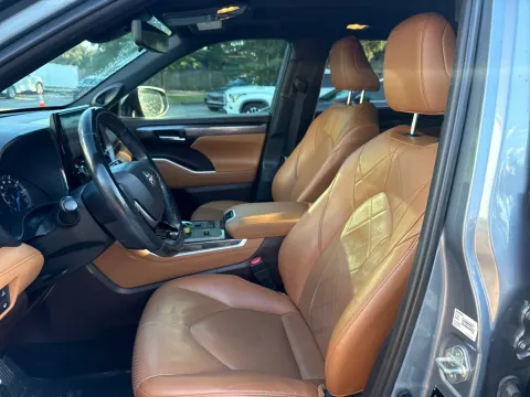 Another view of 2021 Toyota Highlander Hybrid Platinum for sale in Seffner, FL at Evo Motors