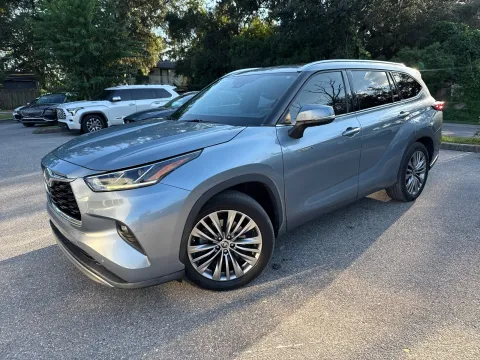 More photos of 2021 Toyota Highlander Hybrid Platinum at Evo Motors, FL