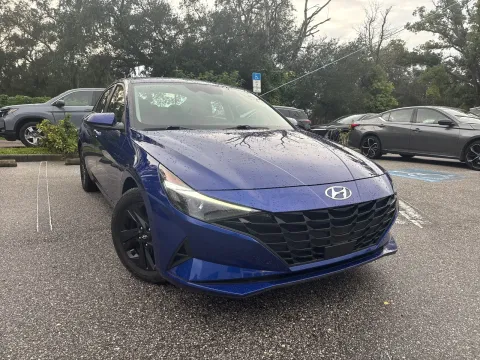 More photos of 2021 Hyundai Elantra SEL at Evo Motors, FL