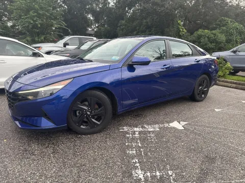 More photos of 2021 Hyundai Elantra SEL at Evo Motors, FL