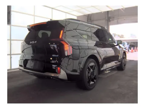 More photos of 2024 Kia EV9 GT-Line w/VIP RELAXATION PACKAGE at Evo Motors, FL