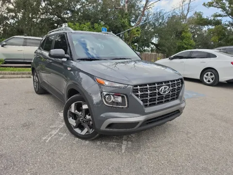 More photos of 2024 Hyundai Venue SEL at Evo Motors, FL