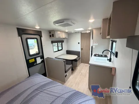 More photos of 2027 Jayco JAY FLIGHT SLX 170FQ at Cenla RV Center - Alexandria, LA