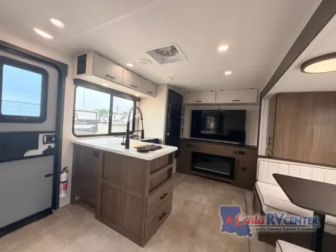 More photos of 2027 Forest River TRACER 248RE at Cenla RV Center - Alexandria, LA