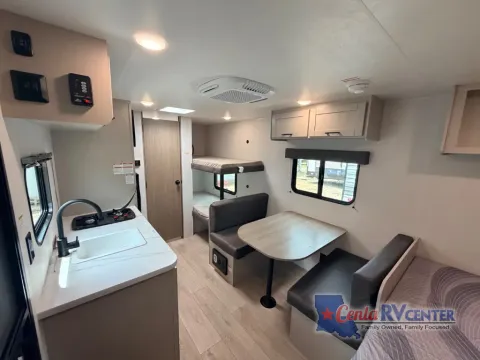 More photos of 2027 Jayco JAY FLIGHT SLX 170BH at Cenla RV Center - Alexandria, LA