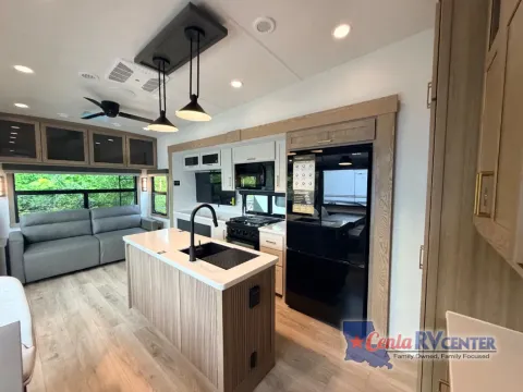 More photos of 2027 Forest River ROCKWOOD SIGNATURE 401SFB at Cenla RV Center - Alexandria, LA