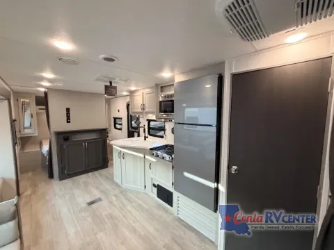 More photos of 2027 Coachmen RV CATALINA SUMMIT 261BHS-8 at Cenla RV Center - Alexandria, LA